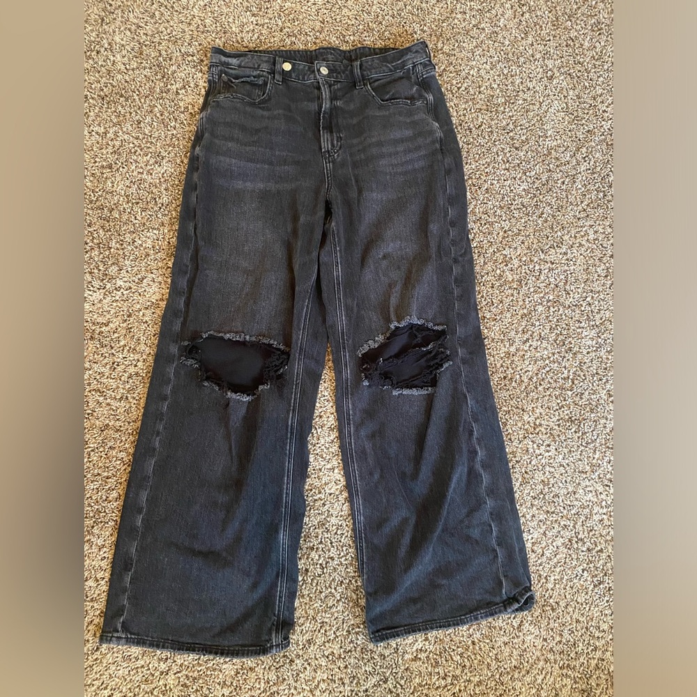 American Eagle Knee Rip Jeans